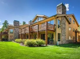 Deer Valley Pet Friendly Hot Tub, Cabin Vibes, Great Views!
