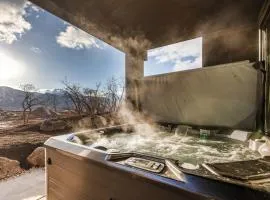 Mountain House PC, Snowy Lake Views Private Hot Tub, New Build, Jordanelle Lake!