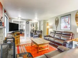 West Dover Townhome Hot Tub, 2 Mi to Mount Snow!