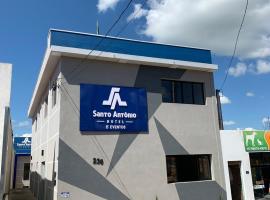 Santo Antônio Hotel Ltda, hotel v mestu Angatuba