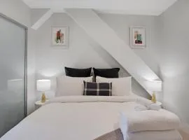 Augustus Harmony Apartment with Parking - Air-con