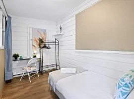 Boutique Single Room - Centrally Located at Granville - External - Shared Bathroom