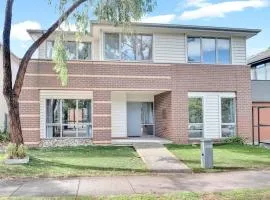 Spacious Family Home Near Melbourne CBD