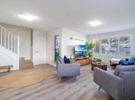 200m to Shellharbour Village - Calm Coastal Townhouse, отель в городе Шеллхарбор