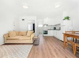 Spacious 1-Bedroom Apartment with Car Space