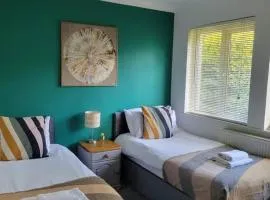 Peaceful Bungalow easy access