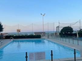 Apartament Mare e Sole z basenem i przy plaży, Hotel in Marotta