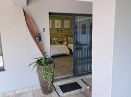 8 On Eagle Bed & Breakfast Room 3, B&B in Umtentweni