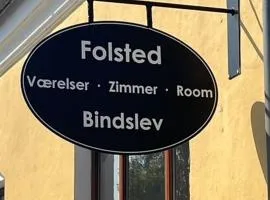 Folsted - Værelse 104 med eget badeværelse og fri parkering