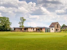 Cottages du Golf Fleuray-Amboise, hotel i Cangey