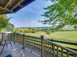 Amish Country Getaway with Pastoral Views!, chata v destin&aacute;cii Millersburg