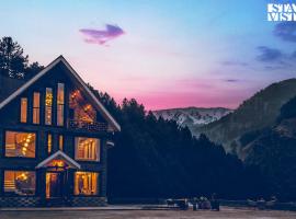StayVista at Frozen Fall - Tangmarg with Breakfast Included, ski resort in Gulmarg