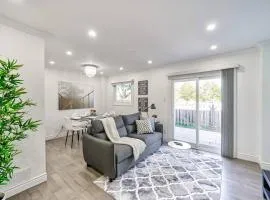 4BR Scarborough Gem, Freshly Renovated, 7 Car Parking