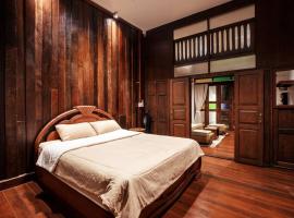 The Author - Fong Lee CC Lampang Walking Street, acomoda&ccedil;&atilde;o com cozinha em Lampang