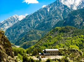 Hostal Parque Natural, hotel cerca de Llanos del Hospital - Estación de Esquí Nórdico y Montaña, Benasque