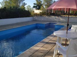 Casa Refugio Entre Pinos y Romeros, hotel i Mogente