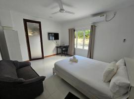 Surf Trip Maldives, hotel v destinaci Thulusdhoo