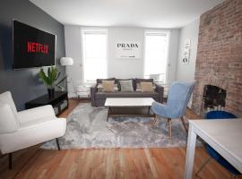 Fashionable 1-Bedrm Apt 15 Min to Manhattan, khách sạn ở Hoboken