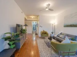 3BR Prime Hyde Park Location Near UChicago and Dining