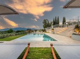 Villa Sunkiss: Luxury Farmhouse with Tuscan Flair โรงแรมในมอนติคาร์โล