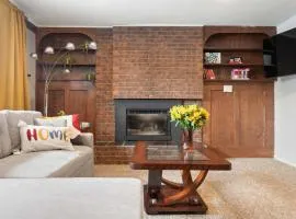 NEW! Enjoy Yoga Classes! Private 2 BR Suite w Netflix & Banff Pass! Near Championship Golf Course!