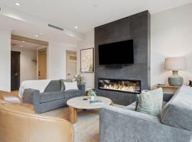 One Riverfront Condo 207 by East West Hospitality, khách sạn ở Avon