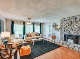3 Mi to Dtwn Montgomery: Quiet Family Getaway!
