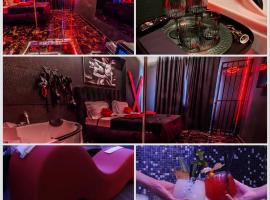 Romeo Nights - Private Rooms - Adults Only, hotel em Bucareste