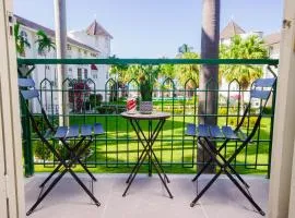 Center of Ocho Rios-Beachfront Studio-Free Beach Access-Pool-Free Parking-Gated Complex-Free Wifi 100Mbps