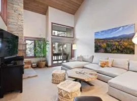 Ridgepoint Townhome 142 by East West Hospitality