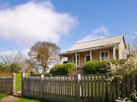 Table Hill Cottage - dog friendly retreat