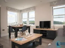 Beach View - Stylish Stay, Estuary Views & Luxury Spa Access