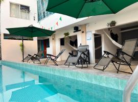 Hotel Las Brisas، فندق في كاتيماكو