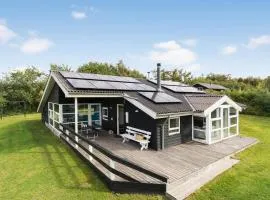 Gorgeous Home In Ebeltoft With Sauna
