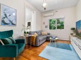 Cozy Cottage Retreat 3BR Holiday Home in Norwood