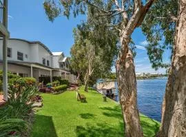 Noosa Entrance Waterfront Resort