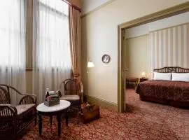 Hadley's Orient Hotel