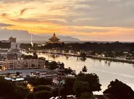 Kuching City Center Riverine Apartment With Balcony and Garden View