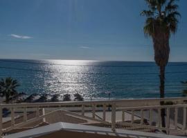 White Sands Seaside Resort, hotel em Loutsa