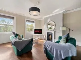 30 percent off! Exquisite Georgian Apartment with Reserved Parking