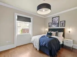Exquisite Georgian Apartment with Reserved Parking