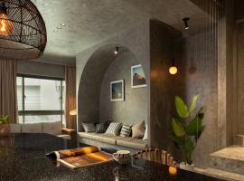 Rolling hills, hotel a Puli