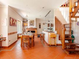Relax tra le colline Toscane Private Park & WiFi, hotel v destinaci Avaglio
