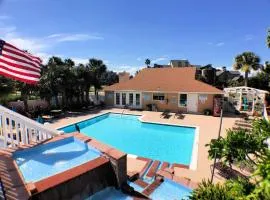 Sandpiper Stay Condo - Pool Near Beach and Seawall!