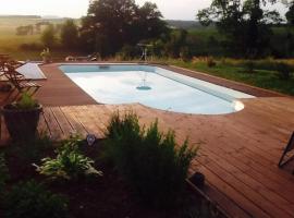 Maison charmante à Châteney avec piscine partagée, hotel en Châtenay