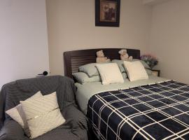 Bright Room full of love and warmth, bed and breakfast en Bowmanville