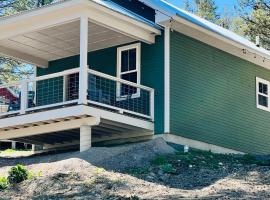 Elk Ridge Village 201A Cozy Cabin with views of Flathead Lake and the mountains, hotel di Lakeside