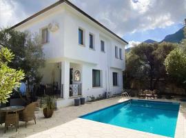 Villa Mulberry - Kyrenia North Cyprus，位于拉普索斯的别墅