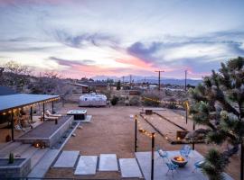 Soul Shine - Gorgeous Views - Modern - NEW, hotel in Joshua Tree