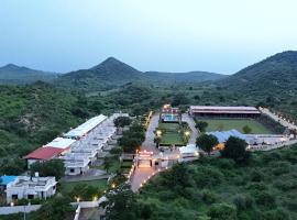 The Sky Imperial Nakoda Green Valley Resort, glampingplads i Nāthdwāra